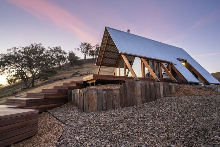 Photo inspiration: Visual Reference: Completely Off Grid Unique A Frame House