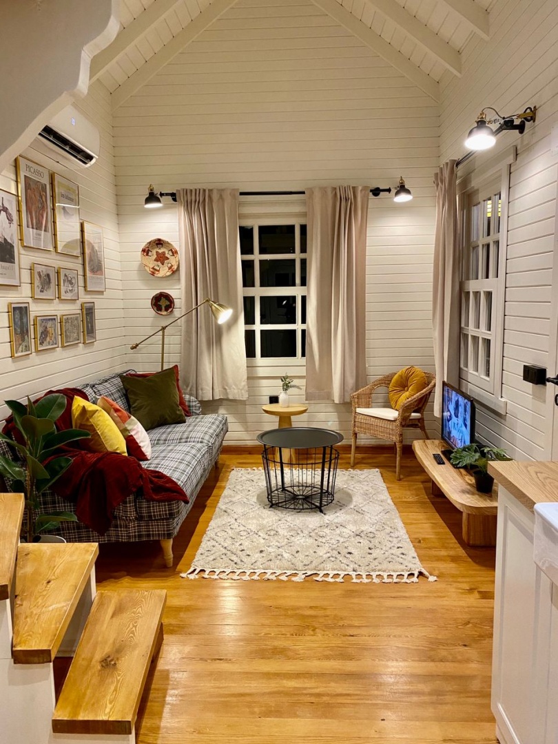 Tiny House with Amazing Interior Design - Living in A Tiny